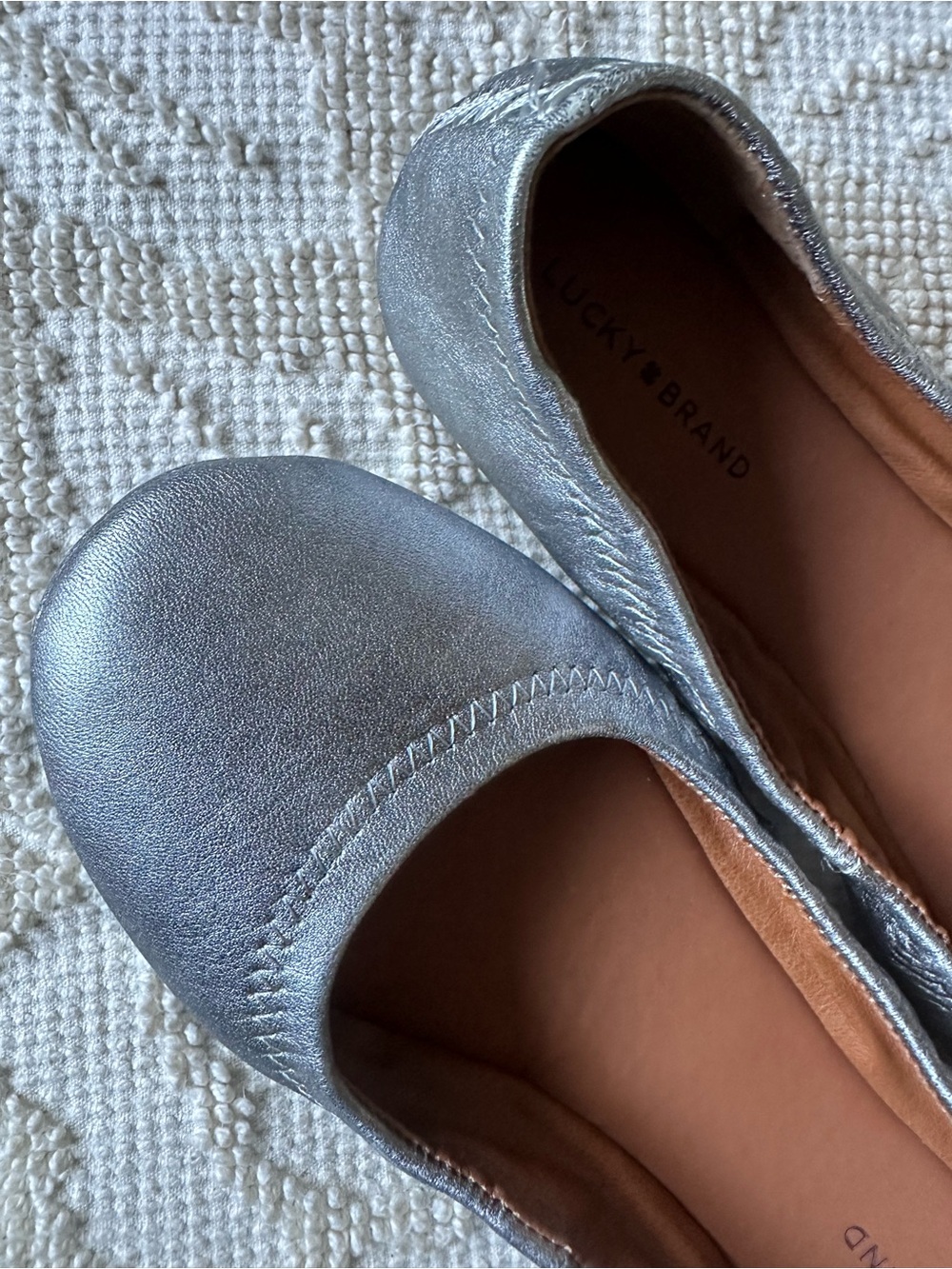 Lucky Brand Pewter Metallic Emmie Leather Ballet Everyday Classic Flats 8.5 - Picture 2 of 10